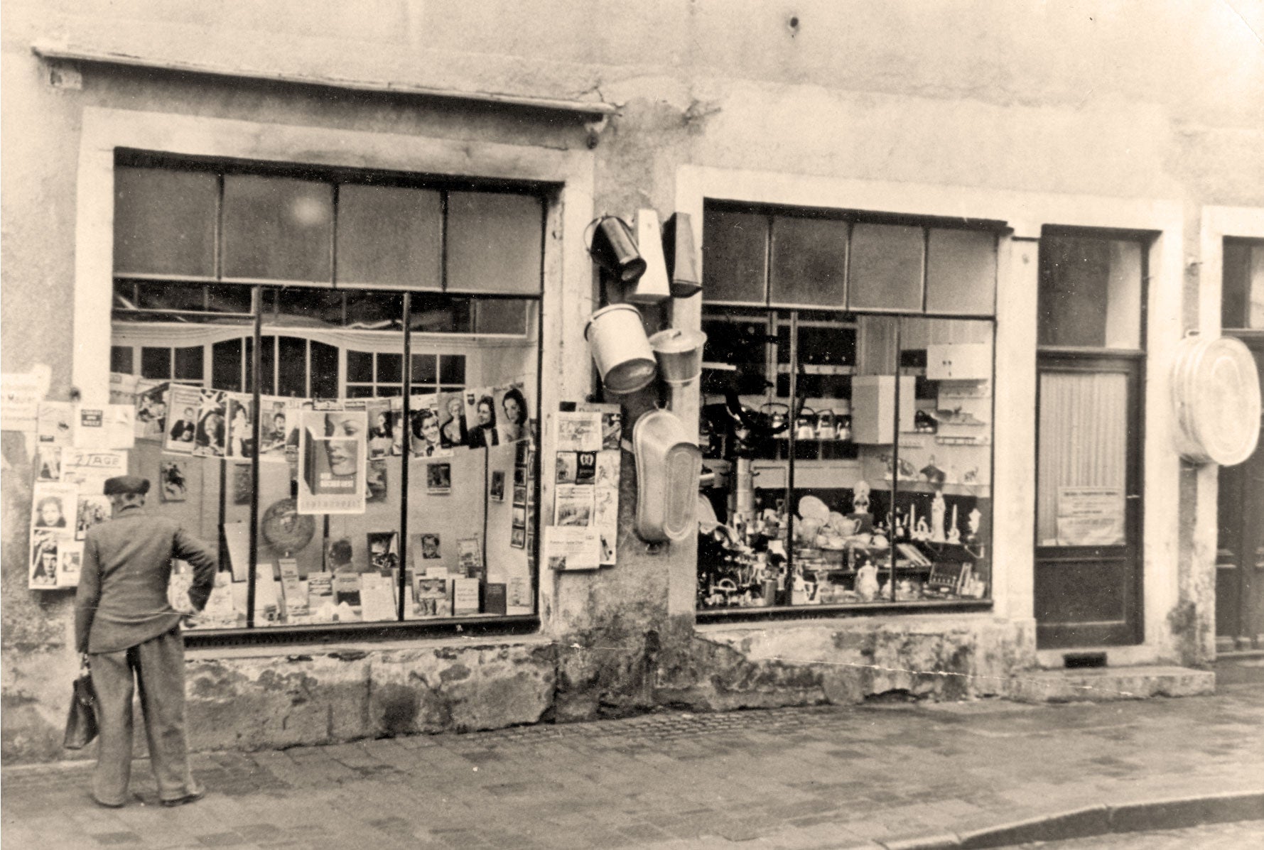 Foto zeigt das Geschäft Haushaltswaren Maurer im Eröffnungsjahr 1948 - maurer-gentlefield.com