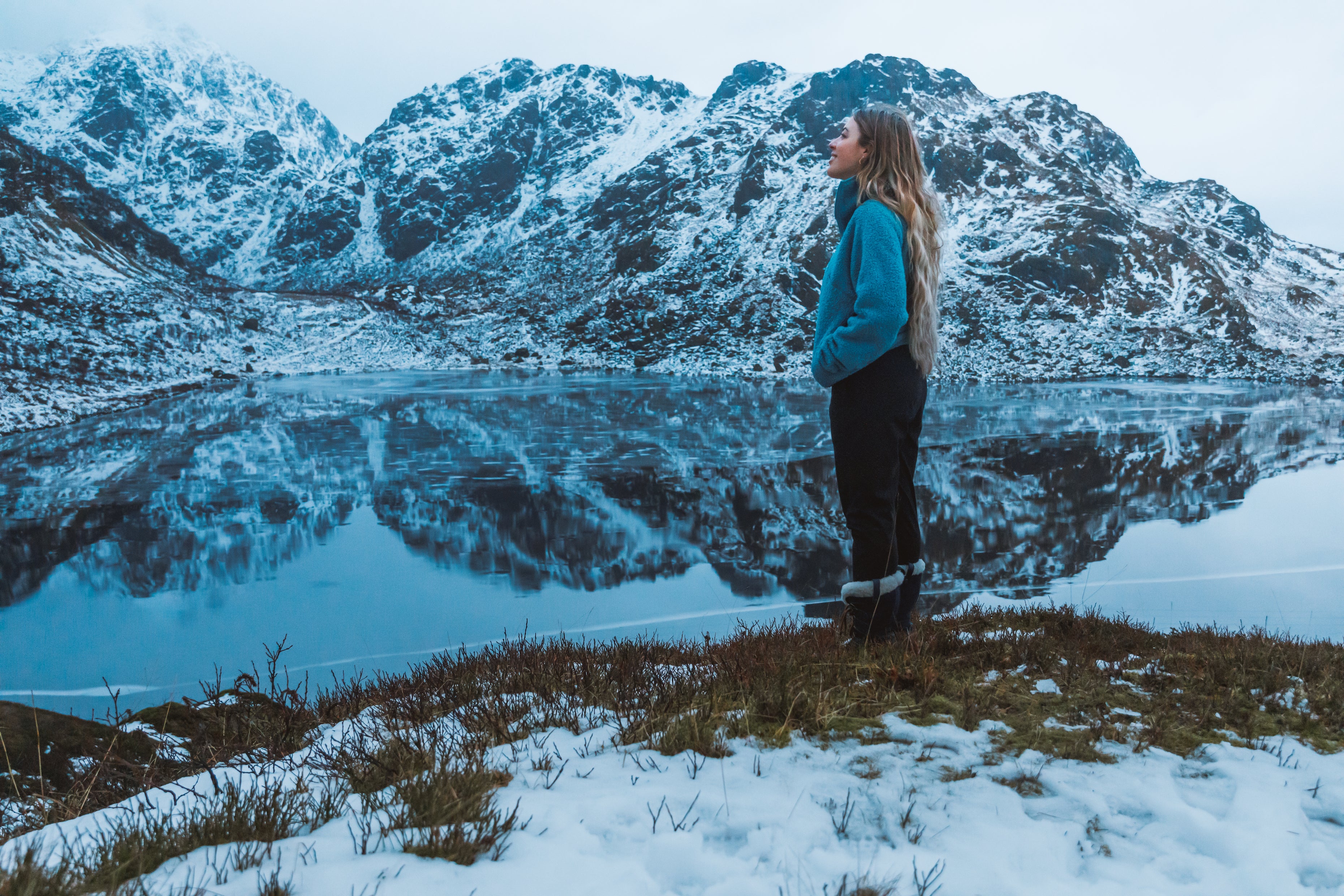 Winter Hiker wearing Women's Alto Joggers