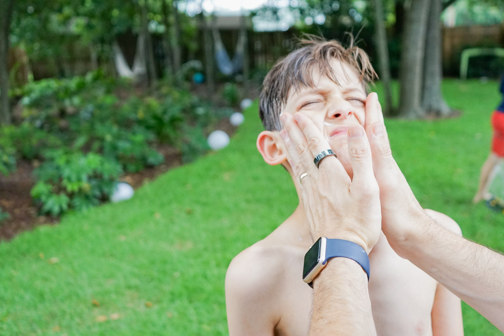 boy-getting-sunscreen-on-face