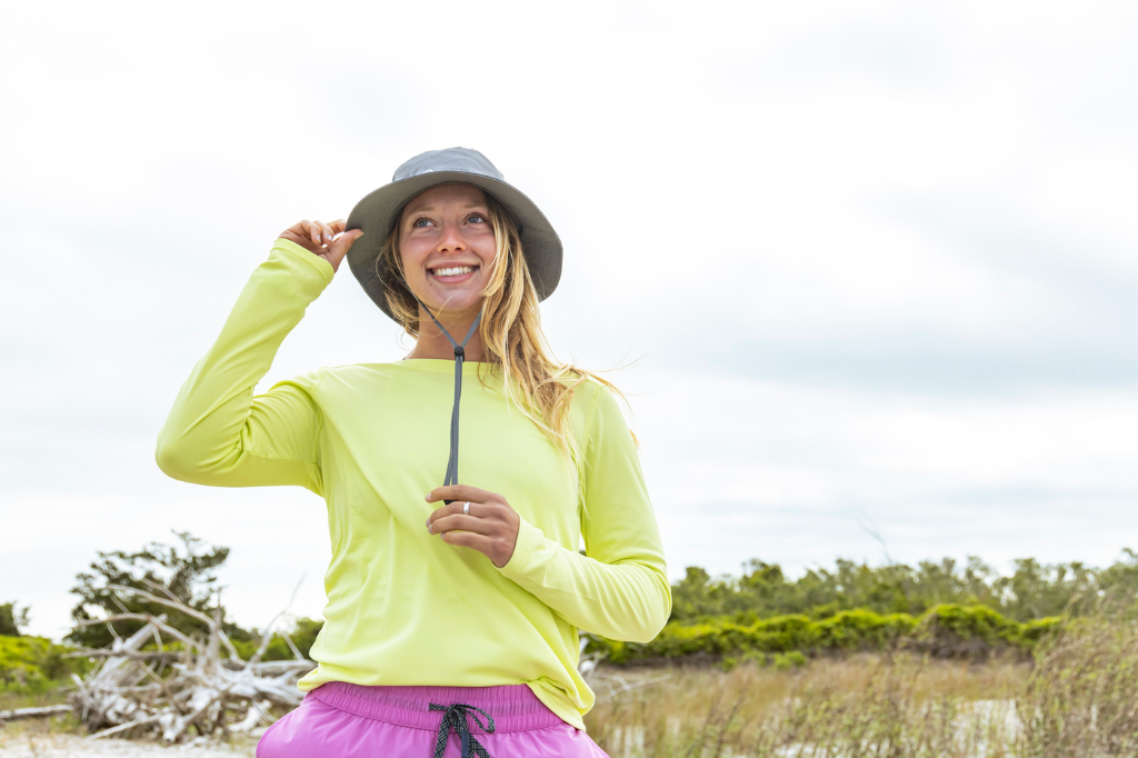 Woman-Wearing-Sun-Protection-Clothing-and-Hat