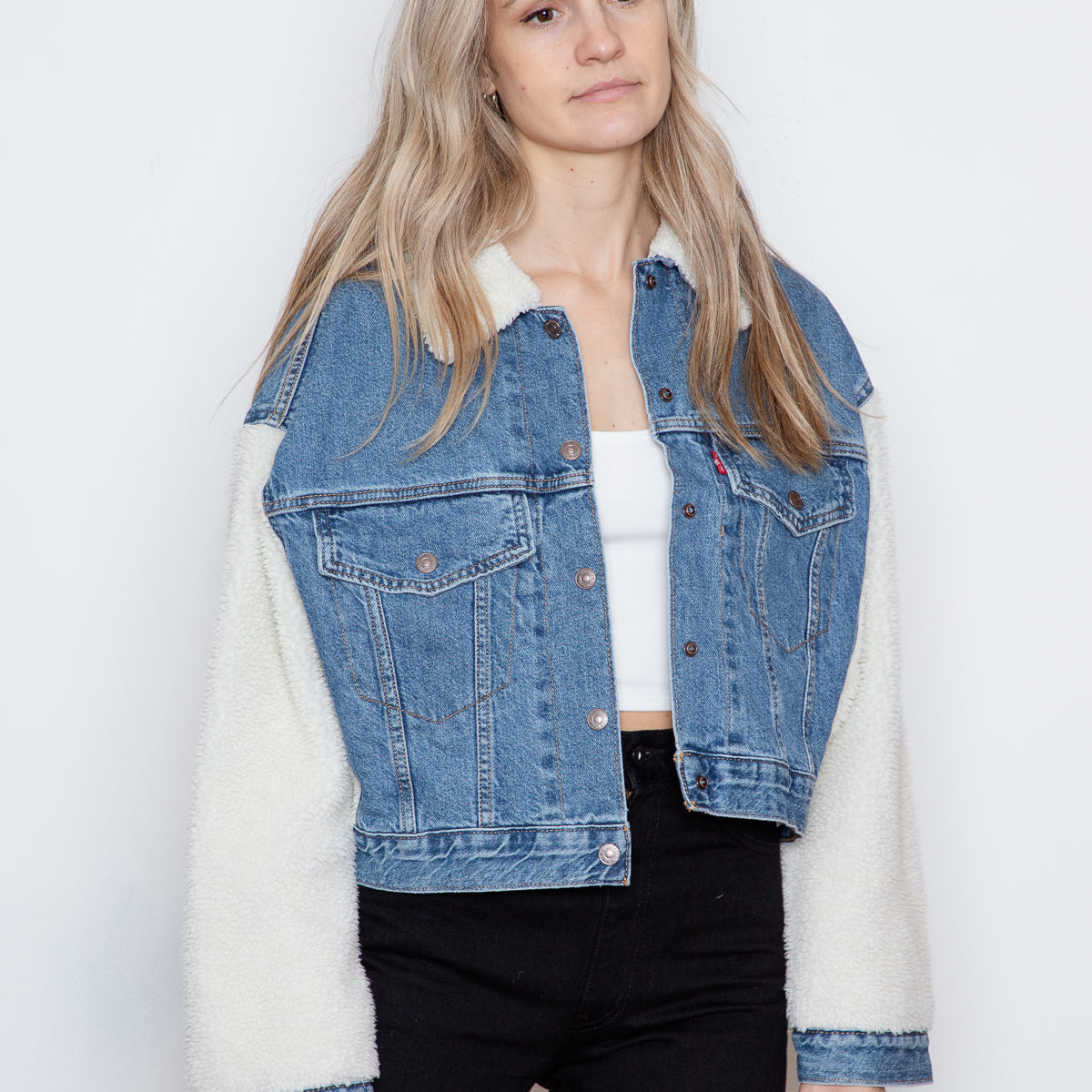 Levi's Cropped Loose Sherpa - Dead of Winter – Dutil Denim