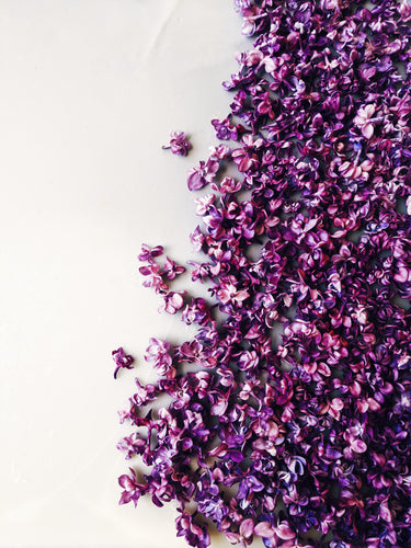 How to Make Lilac Perfume