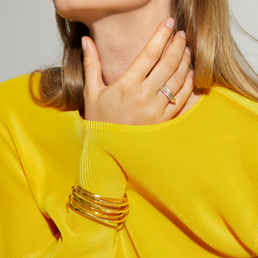 Marla is wearing the ITO 7 Rings Cuff in golden brass as well as the ITO 5 Rings ring in Sterling Silver