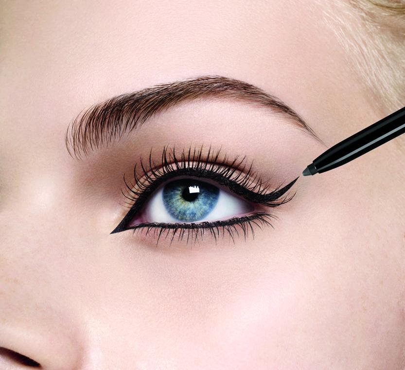 Application eye liner feutre bourjois