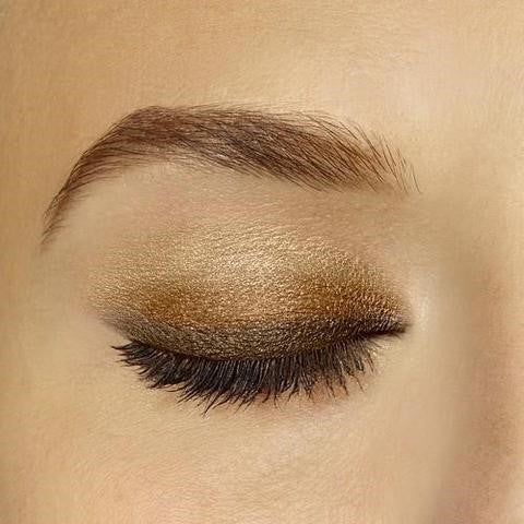 « maquillage smoky eye avec ombre à paupières Bourjois