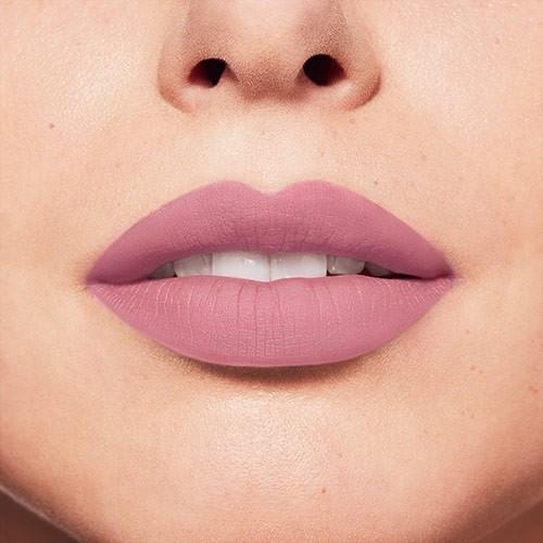 maquillage lèvres violet mat 