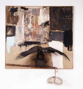 Avec son aigle taxidermisé, comme s'il émergeait du tableau, Canyon (1959) de Robert Rauschenberg illustre l'évolution du collage tridimensionnel vers ce que la critique d'art Roberta Smith a appelé un "hybride multimédia".