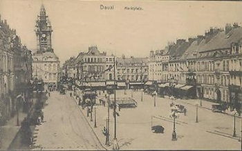 Photographie d'archives de la place centrale de Douai, ville natale de Cross (vers 1900)