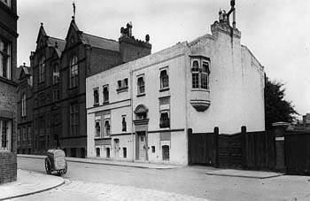 Une photographie de la Maison Blanche, conçue par Godwin pour Whistler en 1877-78.