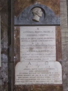 Plaque murale commémorative dans l'église de la Basilique de Sant'Andrea delle Fratte à Rome où Antonio Zucchi et Angelica Kauffman ont été enterrés.