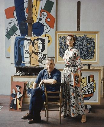 Fernand Leger avec le mannequin britannique Anne Gunning dans son studio parisien (1955)