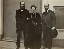 Photo de famille des Stein (de gauche à droite Leo Stein, Allan Stein, Gertrude Stein, Theresa Ehrman, Sarah Stein, Michael Stein). La photographie a été prise en 1905 devant l'appartement de Gertrude et Leo Stein, situé au 27 rue de Fleurus, à Paris.