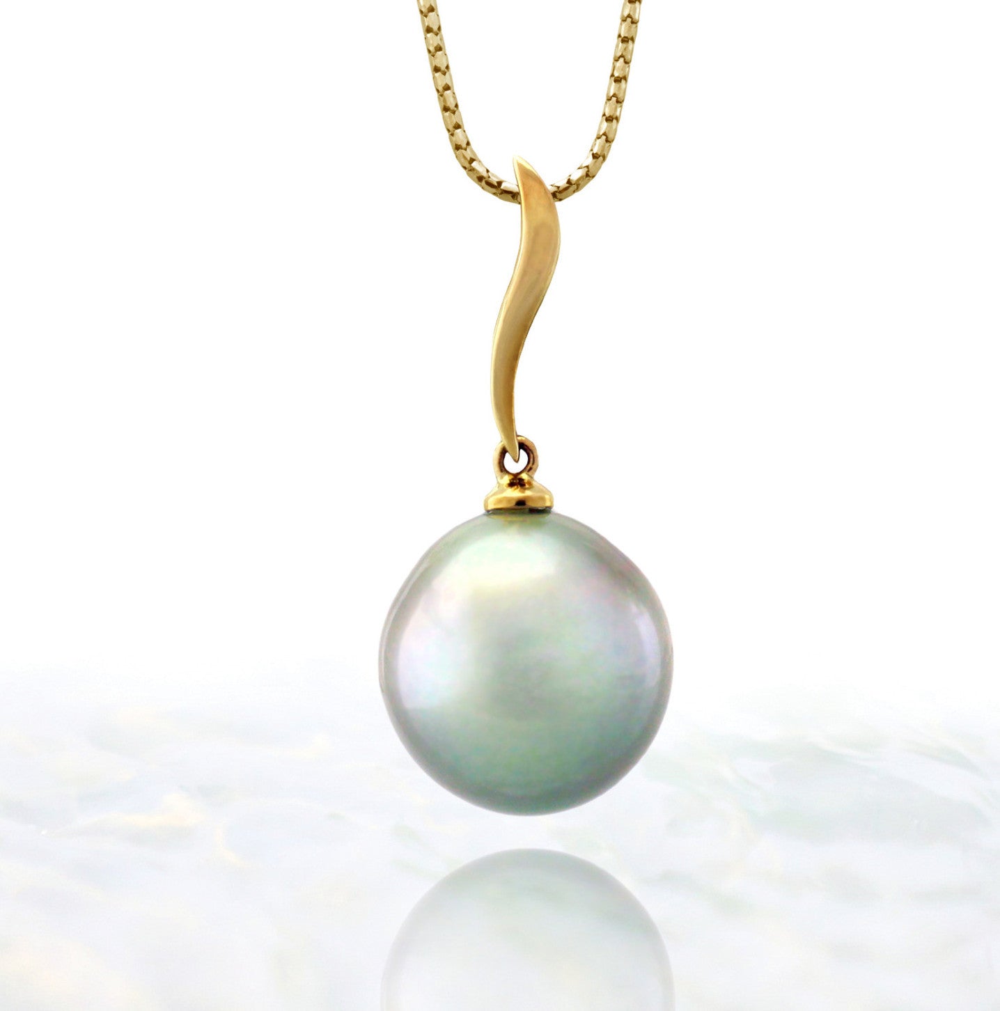 Tahitian pearl pendant in 18k yellow gold - Timeless Elegance - PEYGPE ...