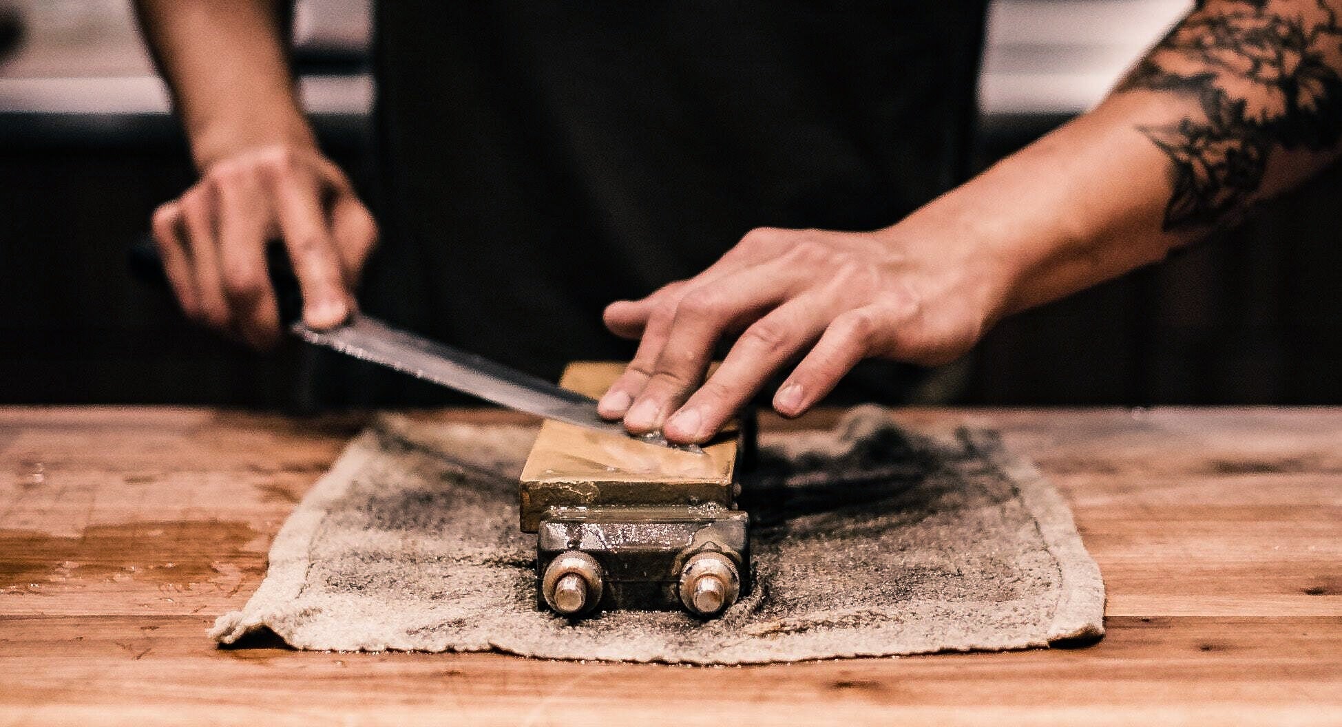 japanese knife maintenance using a whetsone