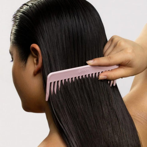 use wide-tooth comb to detangle hair