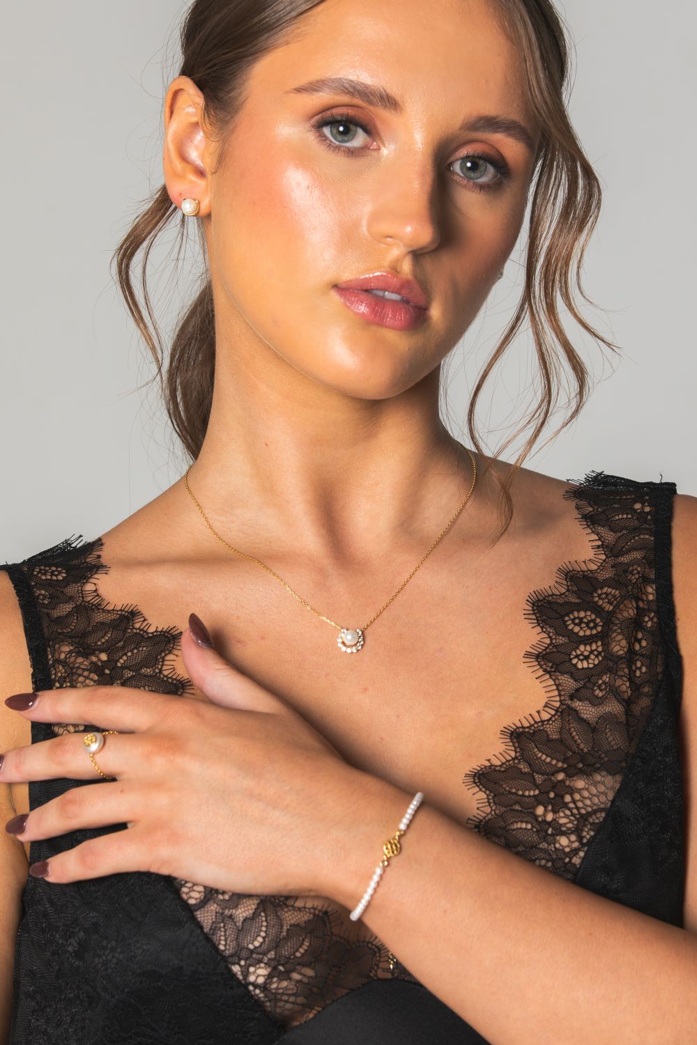 Lucky Horseshoe Necklace: Embrace Purity and Luck