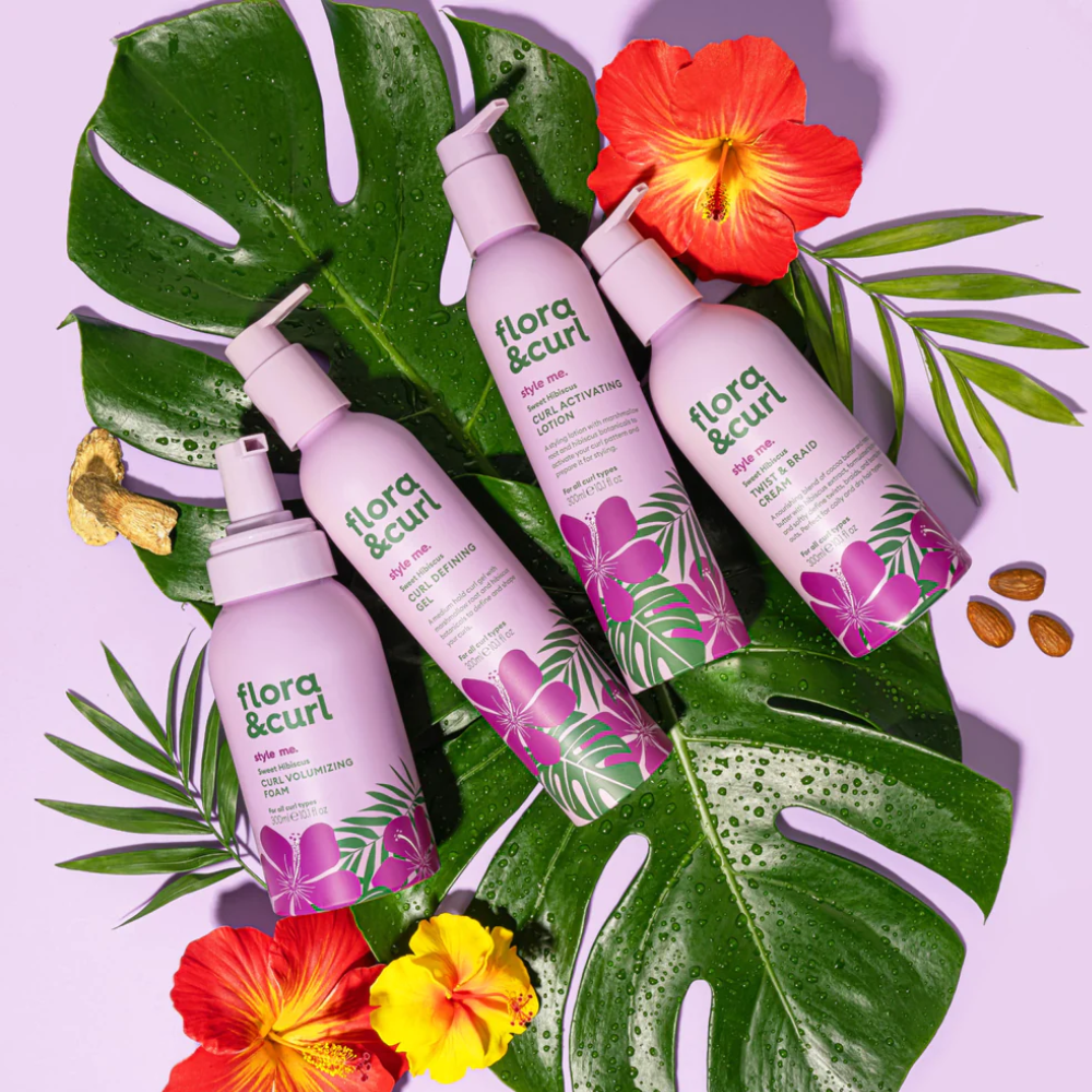 Flora & Curl Sweet Hibiscus Curl Activating Lotion sfeerfoto 