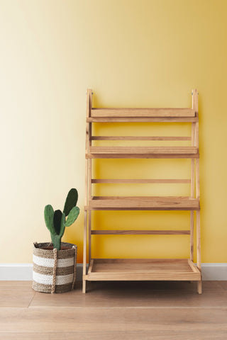 Pallet Wood Shelves: Rustic Charm