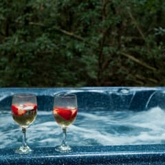 Image of some drinks sitting on a hot tub