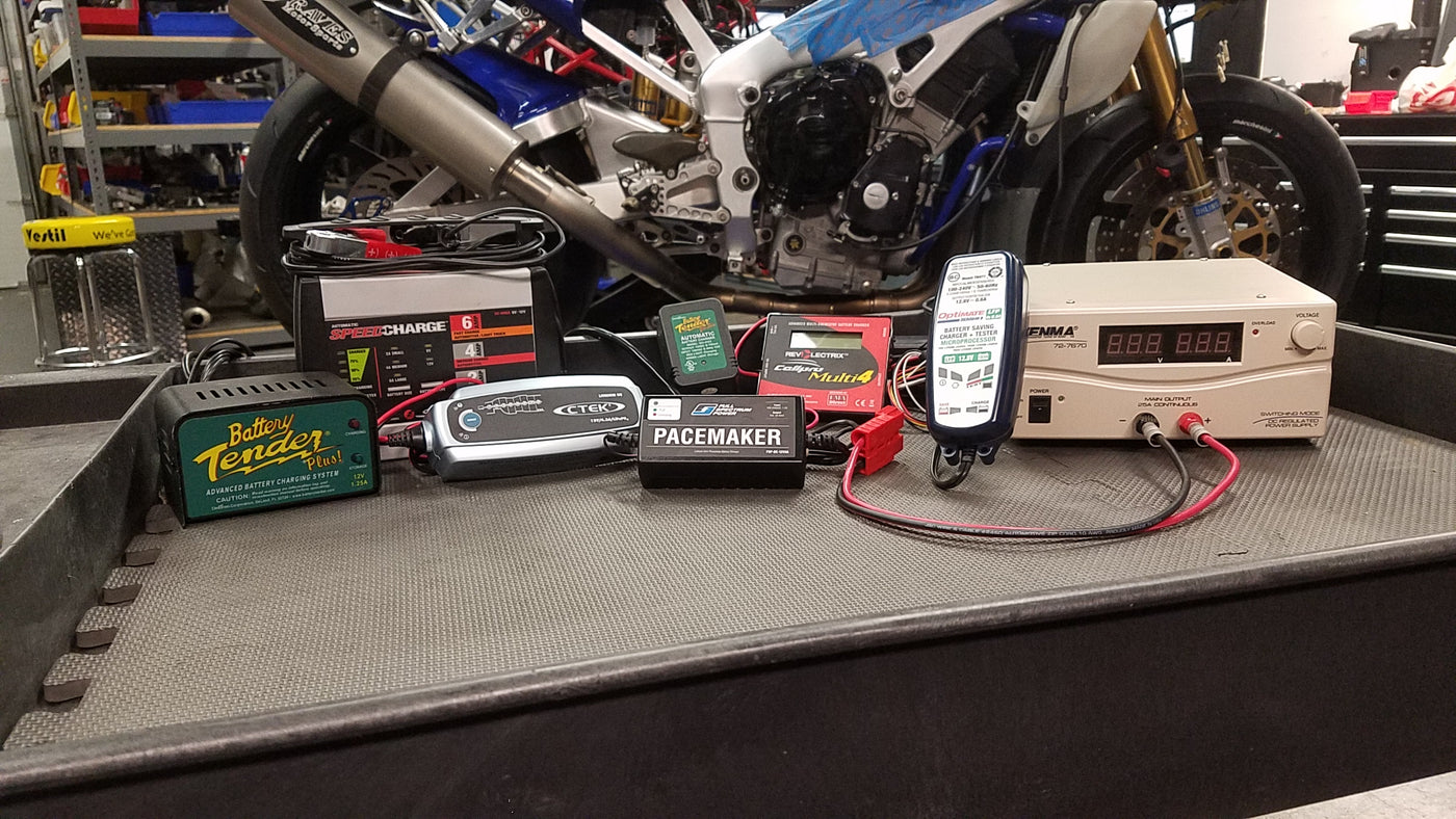 Best battery. Motorcycle Battery. Moto Battery Charger Plug. Motorcycle Charging. Радиостанция и аккумуляторы Moto.