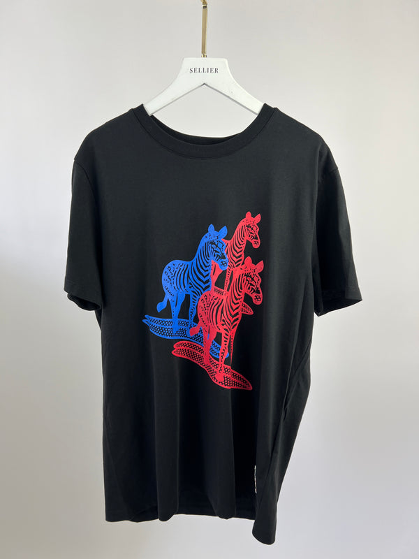 Shop Louis Vuitton Intarsia Football T-Shirt (1A9TAX) by SkyNS