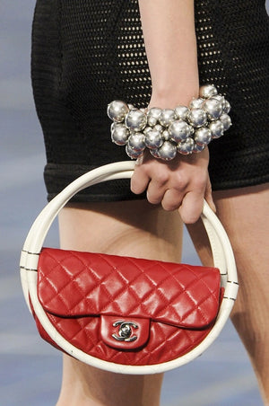 COLLECTORS ITEM* Chanel Runway 2013 Hula Hoop Bag Red and White in La –  Sellier