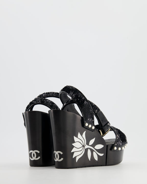 Cloth sandals Chanel Black size 39.5 IT in Cloth - 35897855