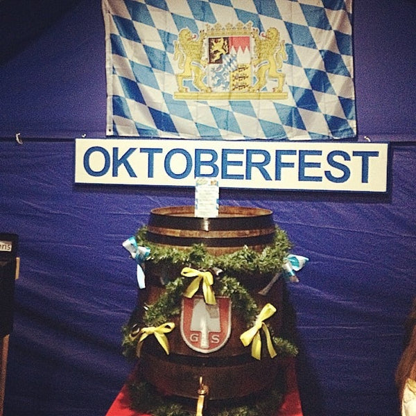 DIY Oktoberfest party decor