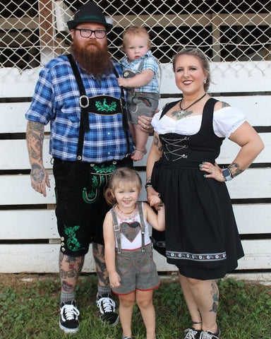 Family group photo in Lederhosen and Dirndl outfits