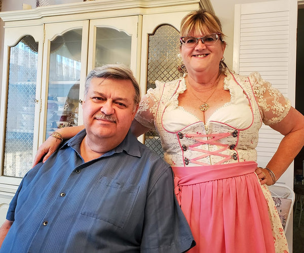 woman wearing an ivory plus size dirndl with pink apron 