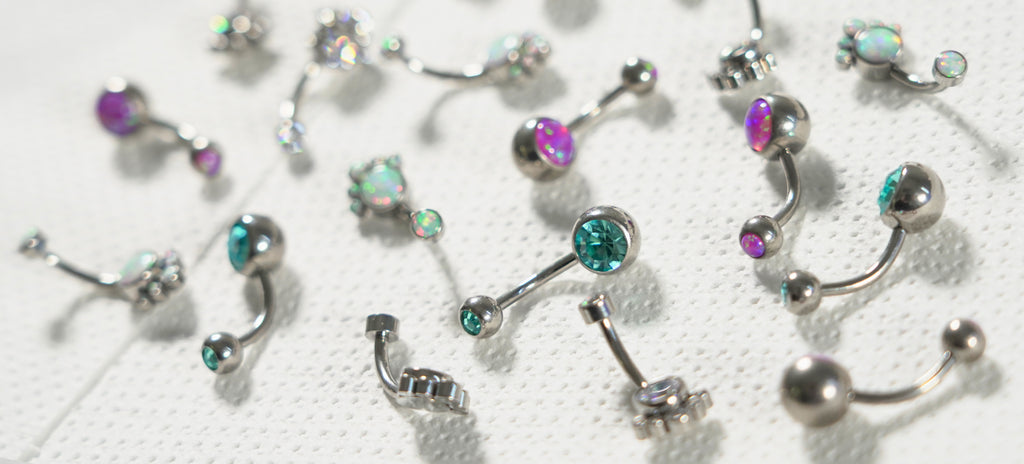 Pregnancy belly rings are available in a range of colours and designs.