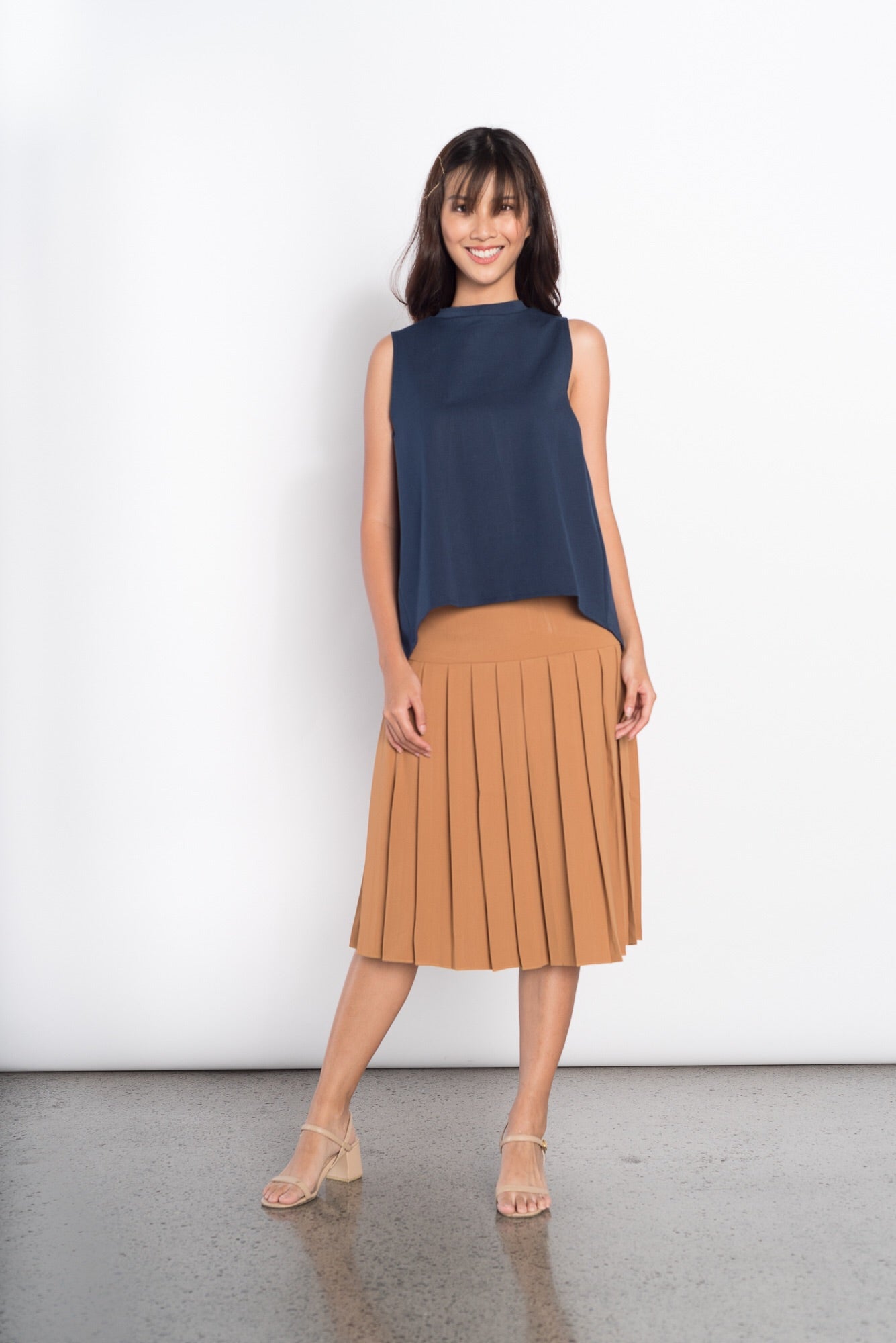 Fedora Mid Pleated Skirt in Tan – Pink 