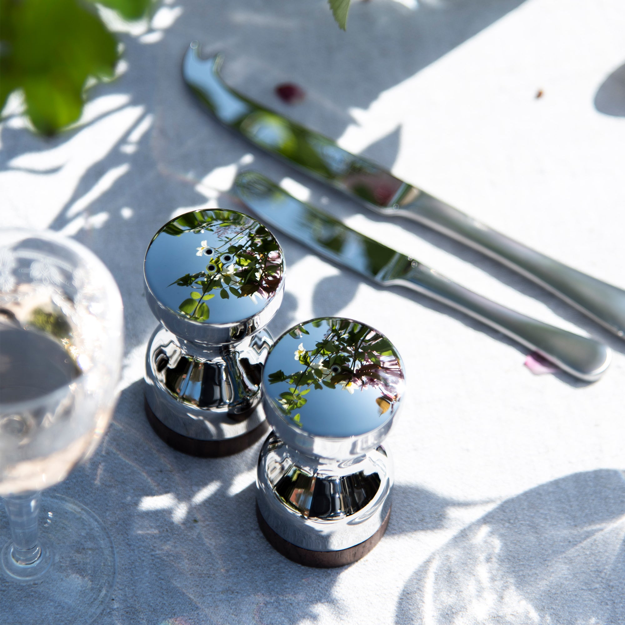 Robert Welch Drift Salt & Pepper Shakers on Walnut Stand - Luxurious  Interiors