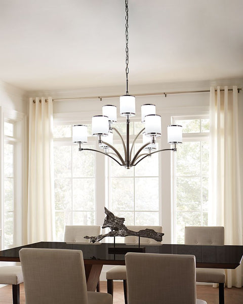 Duży żyrandol do salonu, a rozmiar pomieszczenia – kiedy możemy sobie pozwolić na większą lampę?