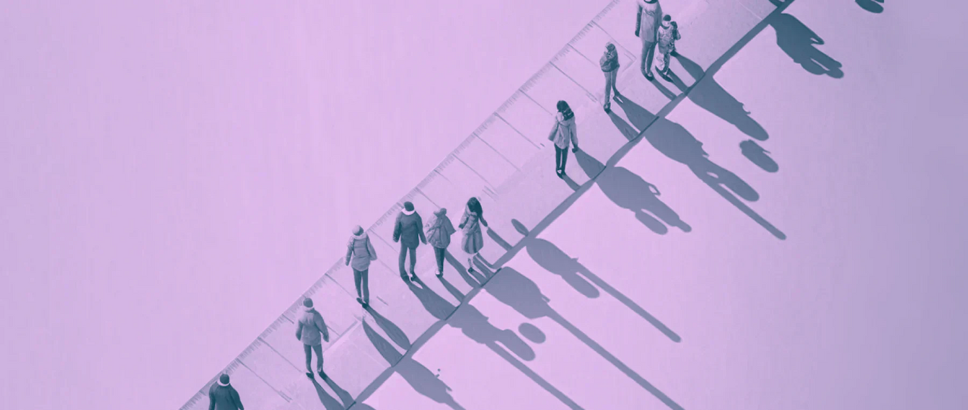 Image générée par IA de personnes debout sur une règle : recruter des employés