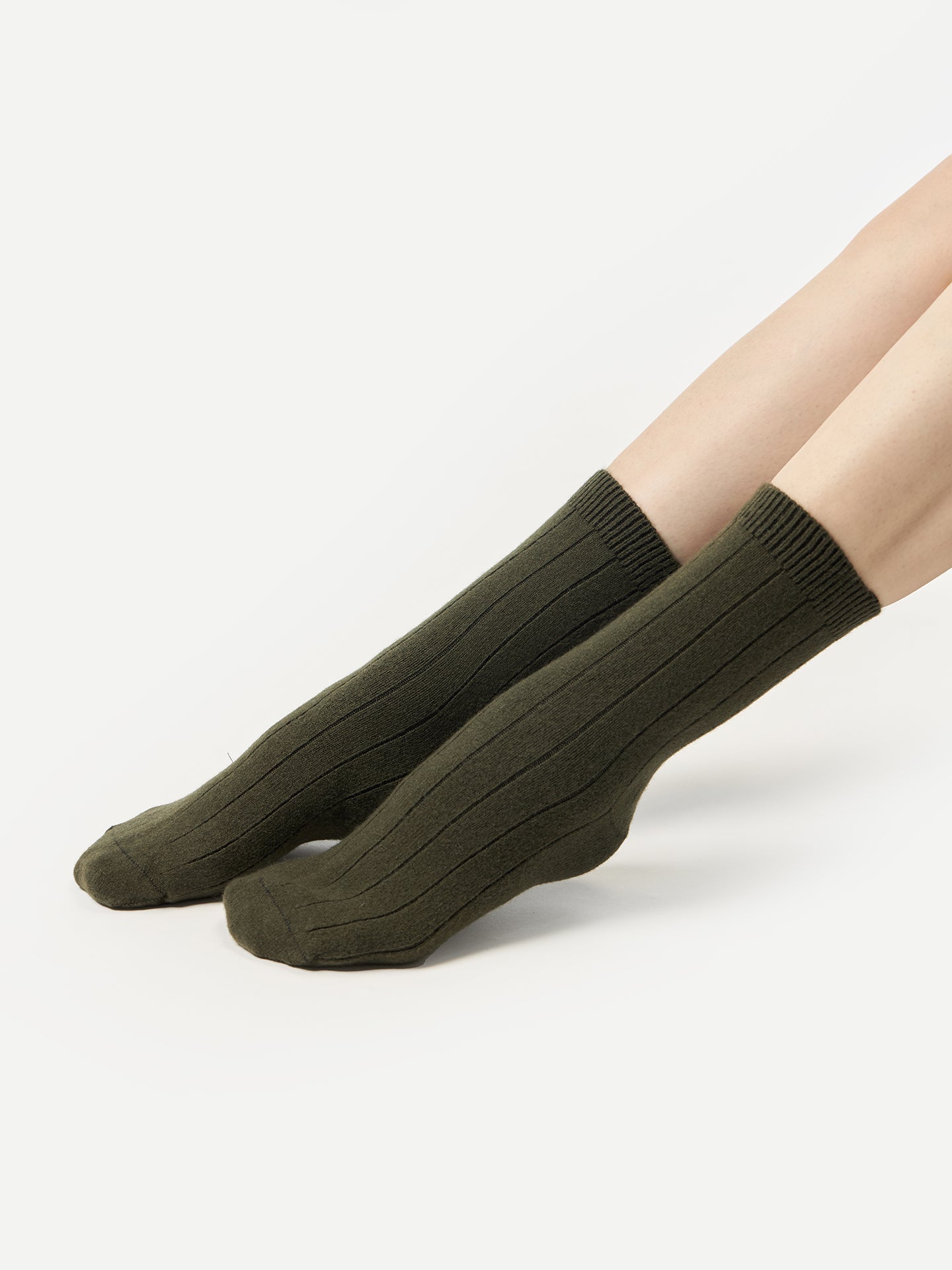 Unisex Kaschmir Strick-Bettsocken mit Trim Capulet Olive- Gobi Cashmere