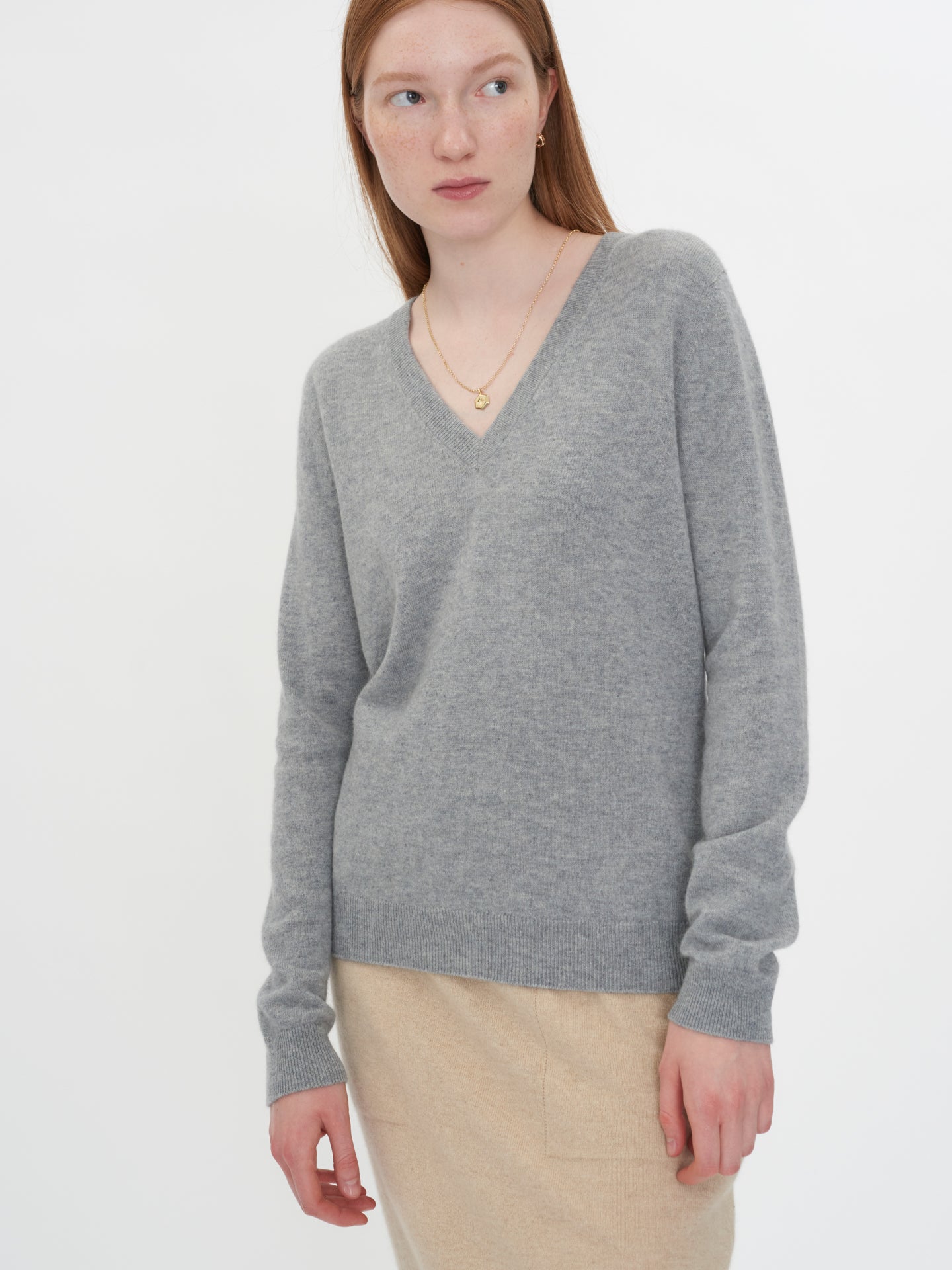 Damen Kaschmir Basic V-Ausschnitt Pullover Hellgrau - Gobi Cashmere