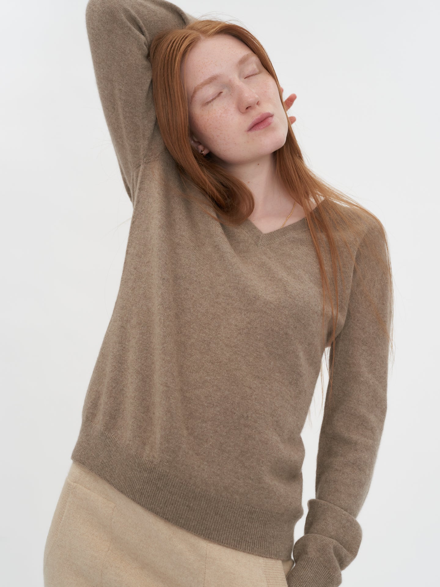 Damen Kaschmir Basic V-Ausschnitt Pullover Taupe - Gobi Cashmere