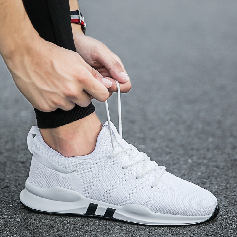 white fashion trainers mens