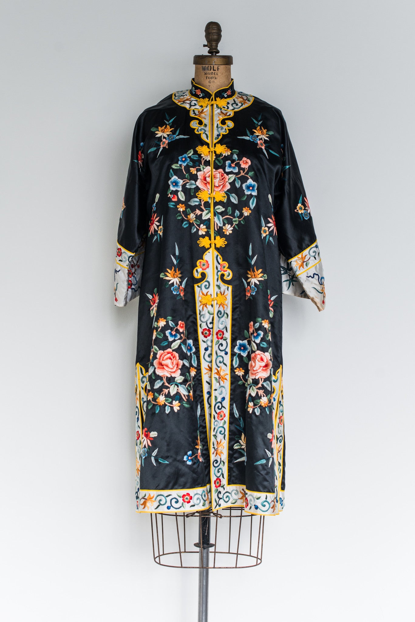 Vintage Chinese Silk Floral Embroidered Robe - M/L | G O S S A M E R