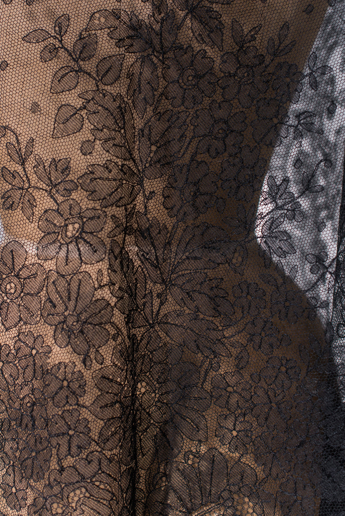 Antique Black Silk Lace Shawl - One Size | G O S S A M E R