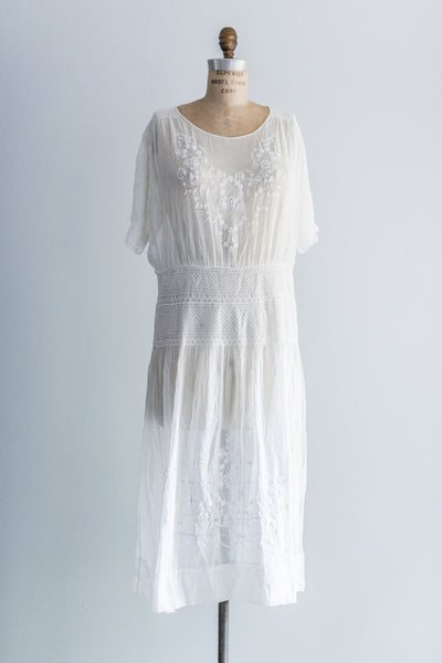 1920's Boho Embroidered Smocked Day Dress - M/L | G O S S A M E R