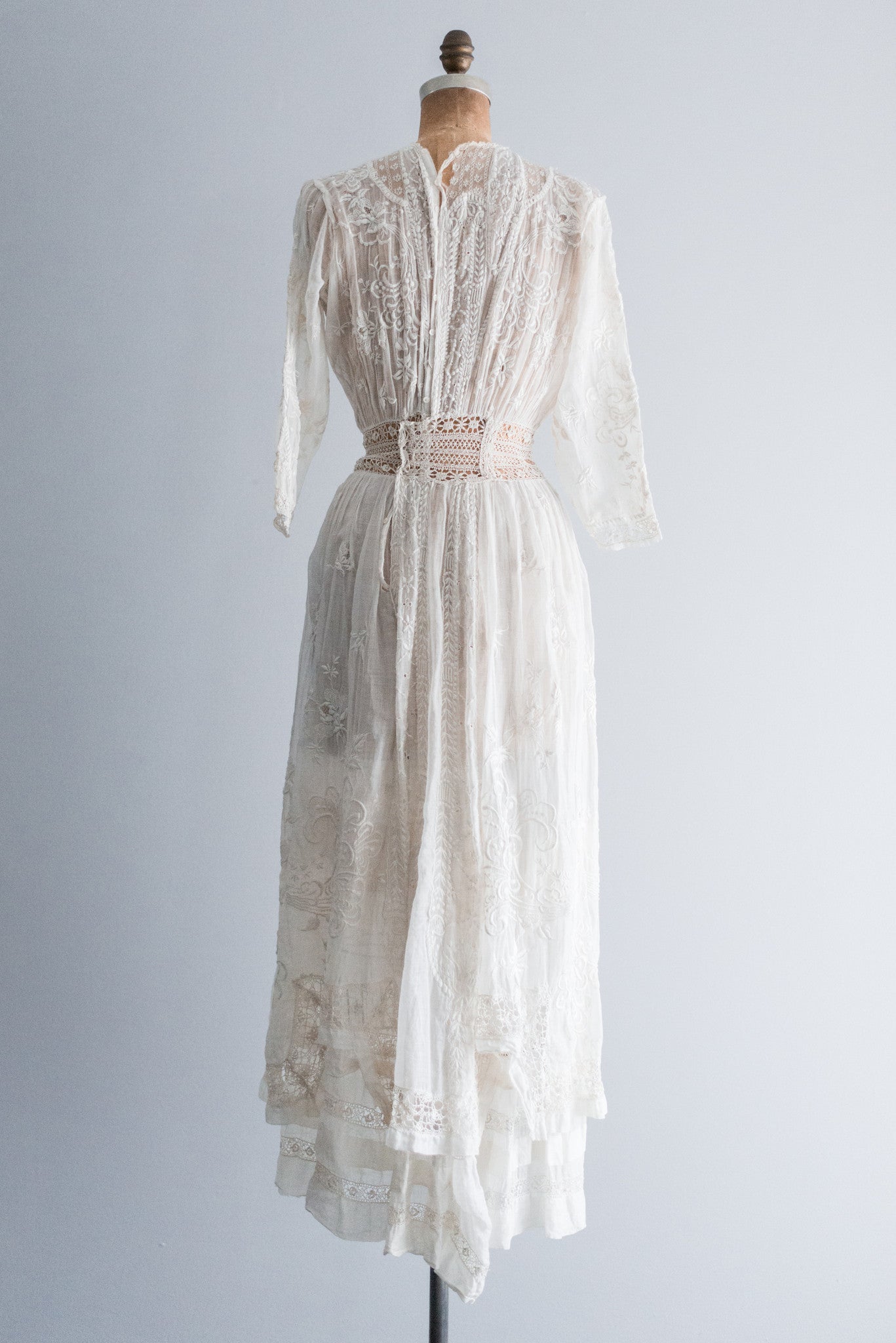 1930s Peach Silk Lace Dress - S | G O S S A M E R