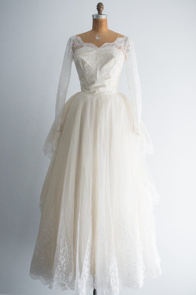 1950s Chantilly Lace and Tulle Gown - XS/S | G O S S A M E R