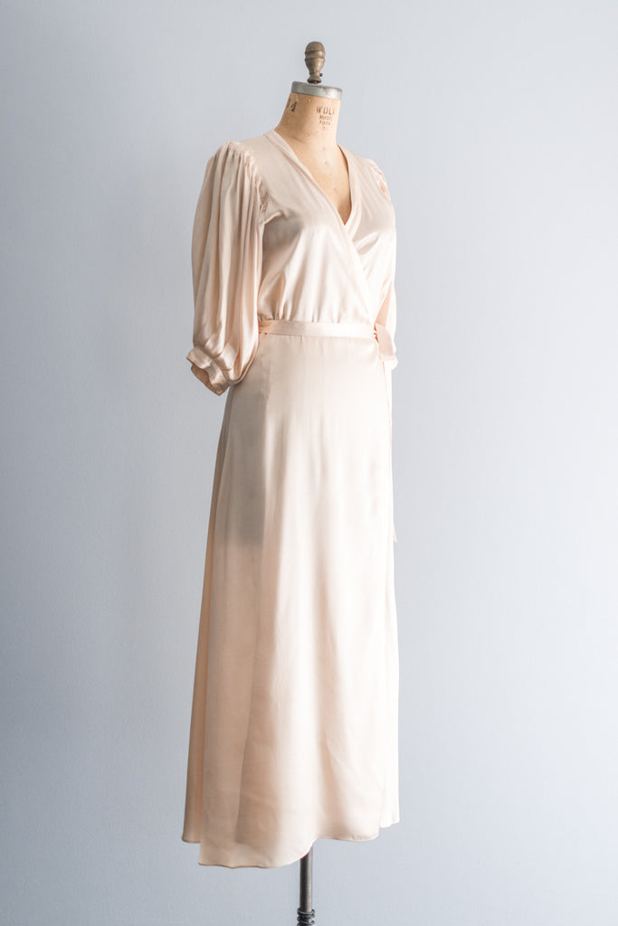 Vintage Silk Light Peach Wrap Dress/Robe - M | G O S S A M E R