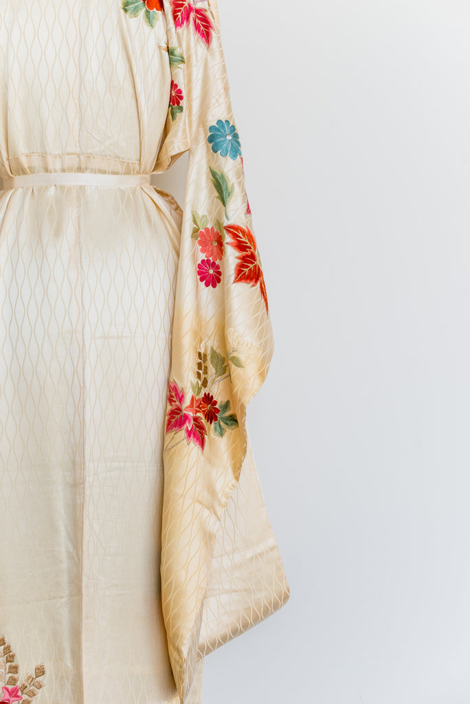 Vintage Ivory/Gold Silk Floral Silk Embroidered Kimono - One Size | G O ...