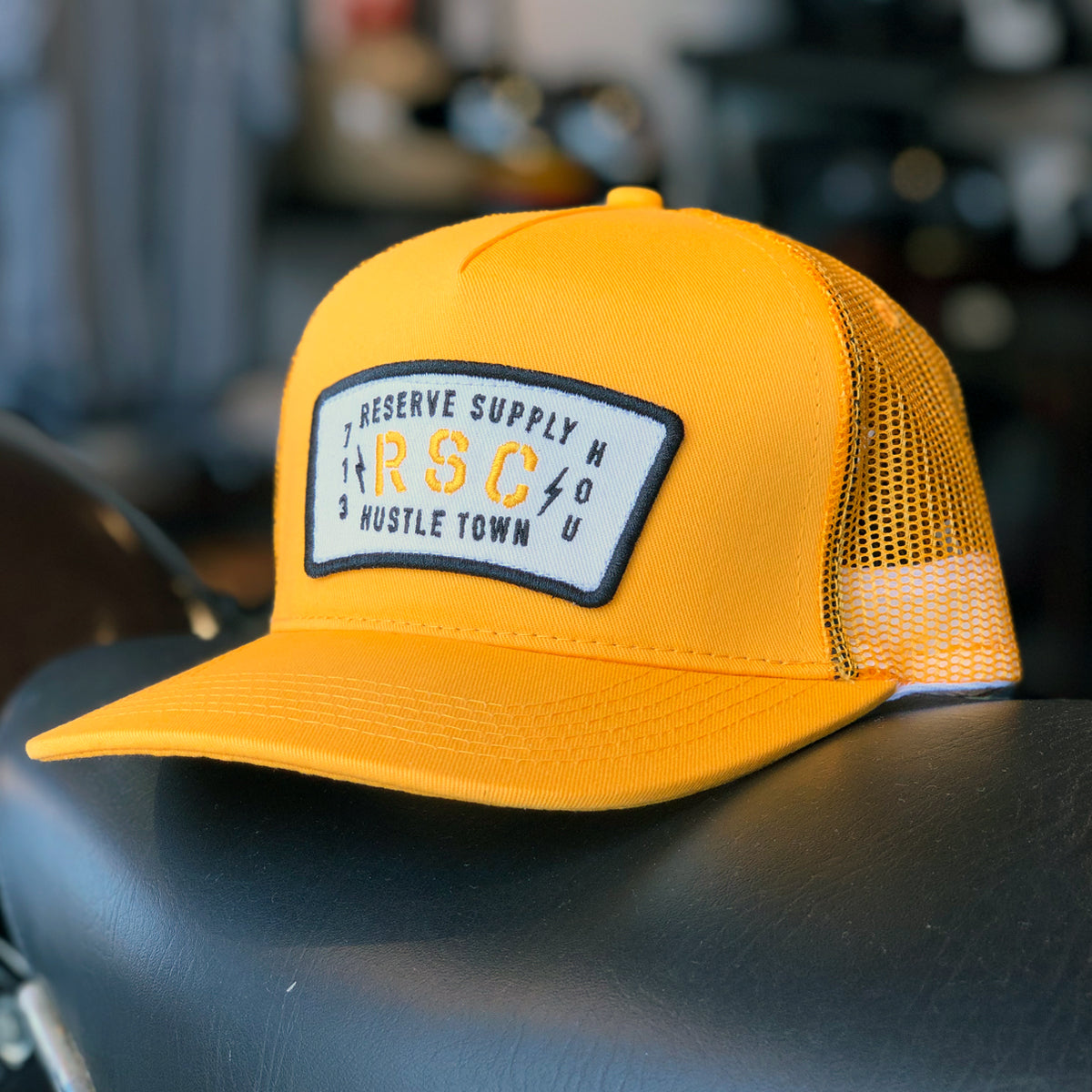 HUSTLE TOWN HAT - GOLD