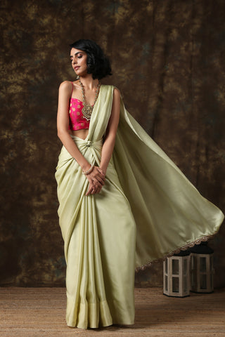 8 Unique Saree Draping Styles that every woman must try – Swtantra