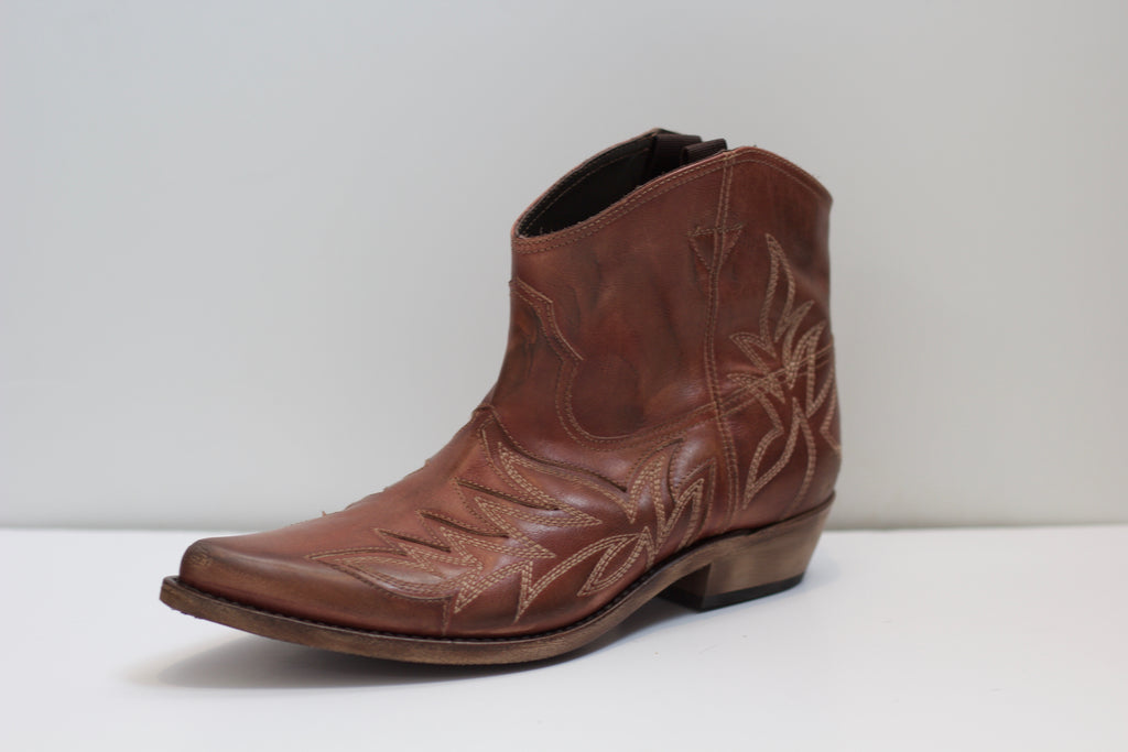 short heel cowboy boots