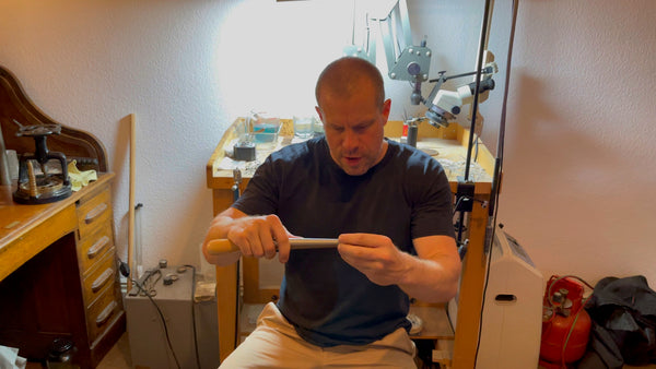 Determining the ring's size using a traditional ring stick